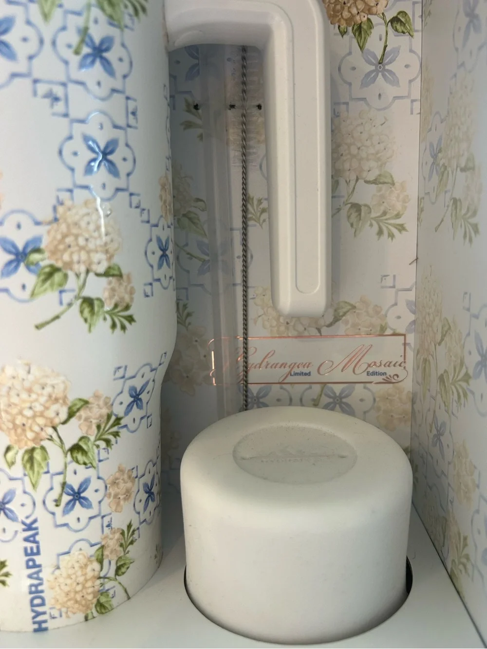 HydraPeak Voyager 32oz Hydrangea Mosaic Limited Edition Tumbler Set White Floral